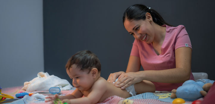 Cómo la Fisioterapia puede ayudar a los Bebés con cólicos y estreñimiento